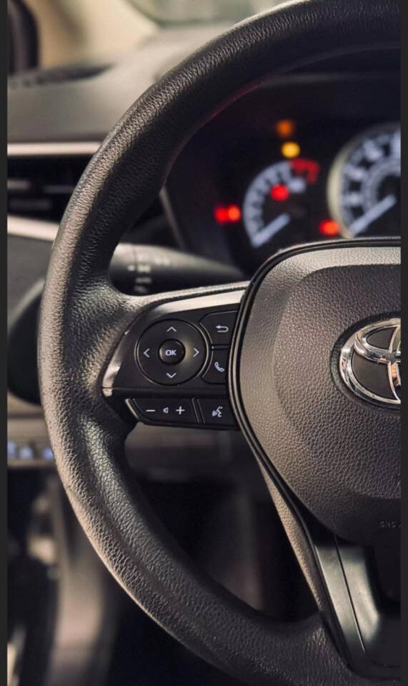 Toyota Corolla Vehicle Full-screen Gallery Image 12