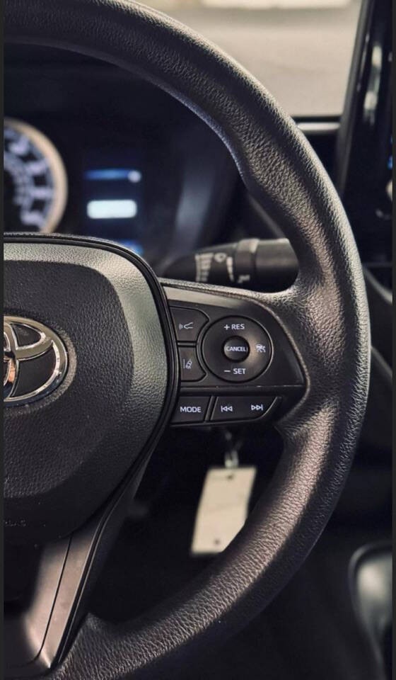 Toyota Corolla Vehicle Full-screen Gallery Image 13