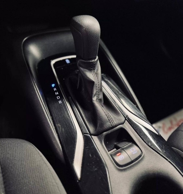 Toyota Corolla Vehicle Full-screen Gallery Image 15