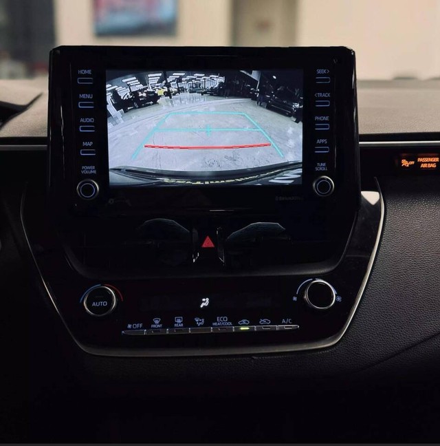 Toyota Corolla Vehicle Full-screen Gallery Image 16