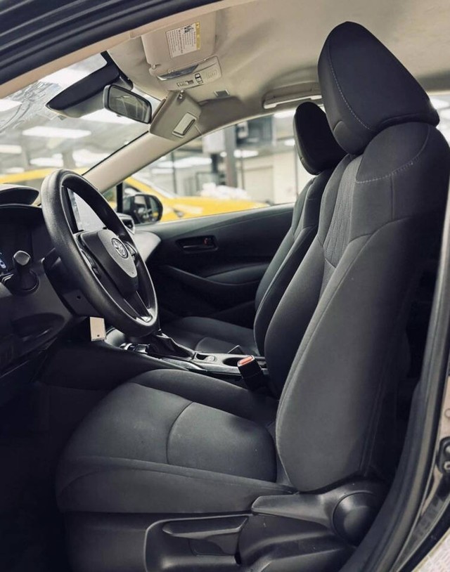 Toyota Corolla Vehicle Full-screen Gallery Image 18