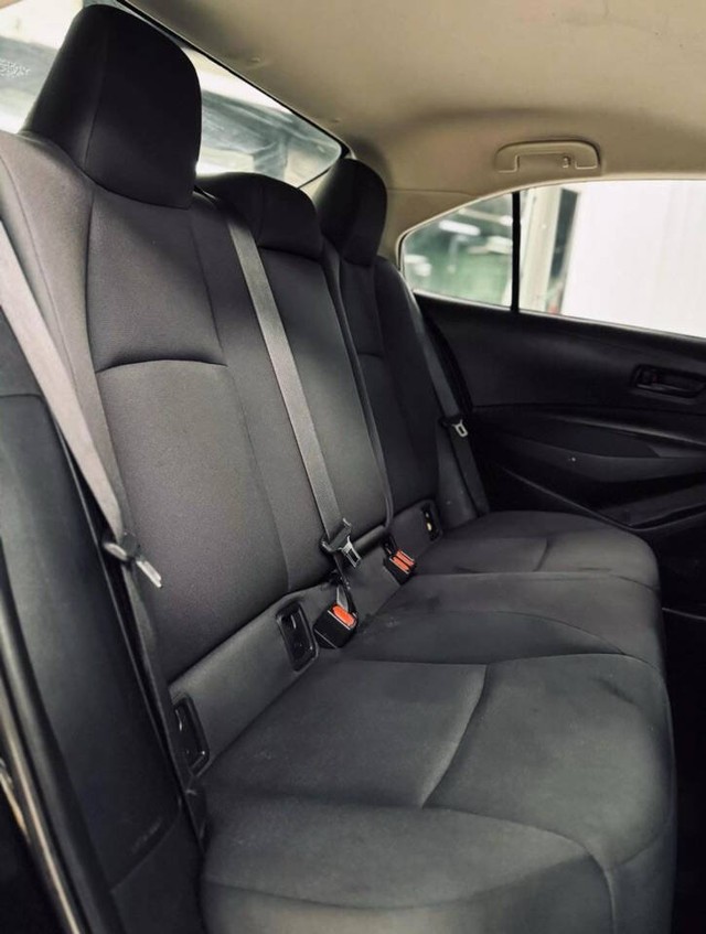 Toyota Corolla Vehicle Full-screen Gallery Image 21