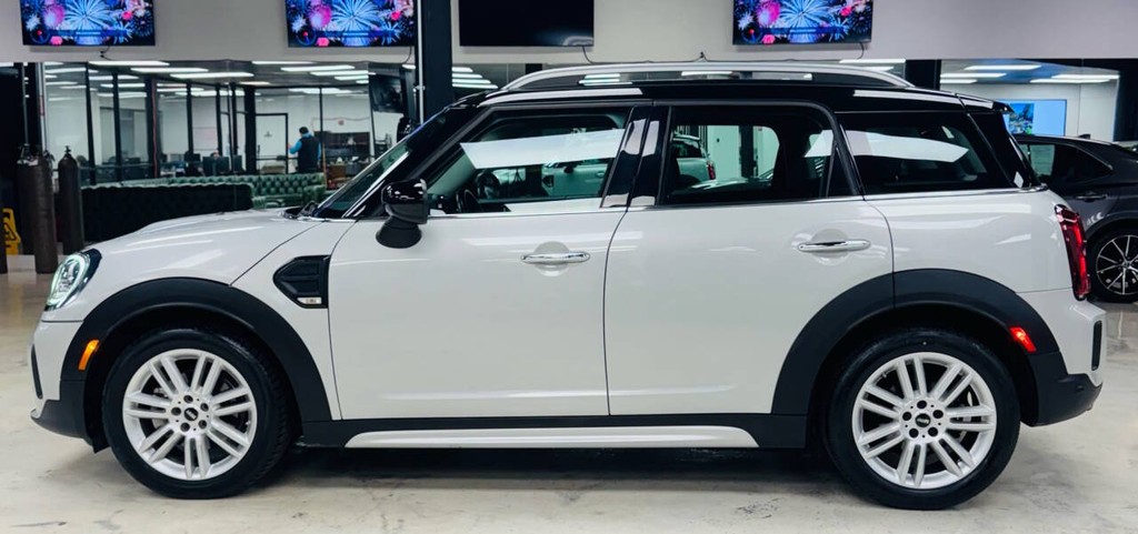 MINI Countryman Vehicle Full-screen Gallery Image 05