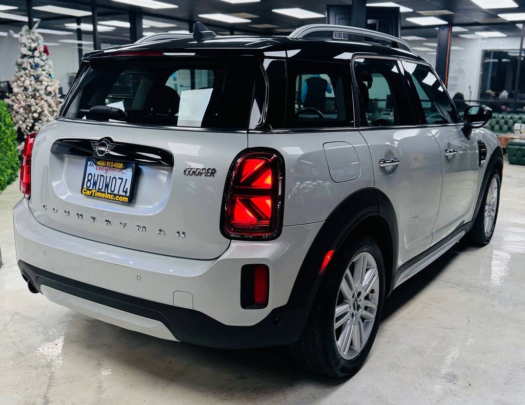 MINI Countryman Vehicle Full-screen Gallery Image 10