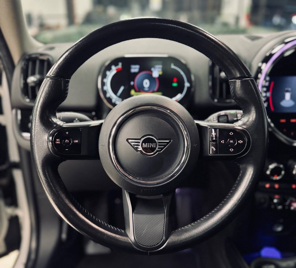 MINI Countryman Vehicle Full-screen Gallery Image 14