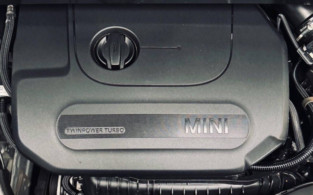 MINI Countryman Vehicle Full-screen Gallery Image 27