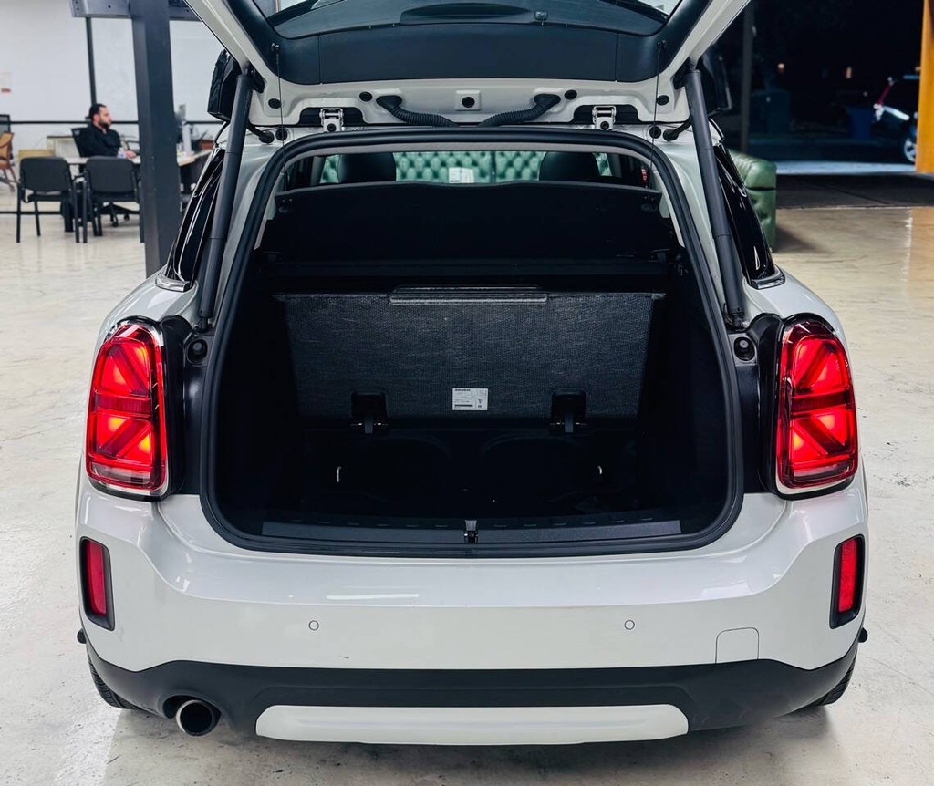 MINI Countryman Vehicle Full-screen Gallery Image 30