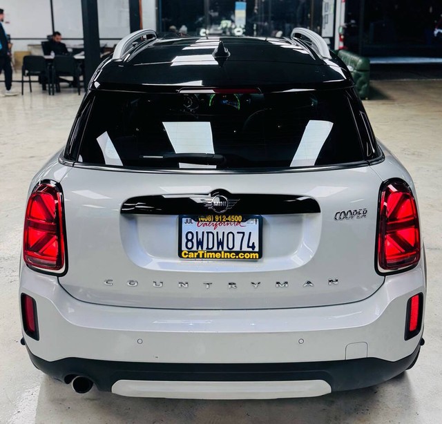 MINI Countryman Vehicle Full-screen Gallery Image 11