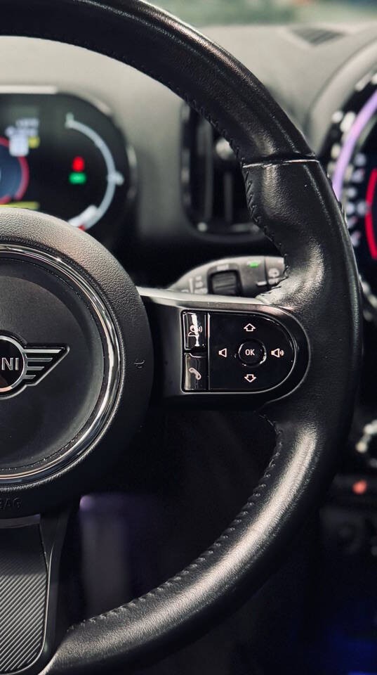 MINI Countryman Vehicle Full-screen Gallery Image 16