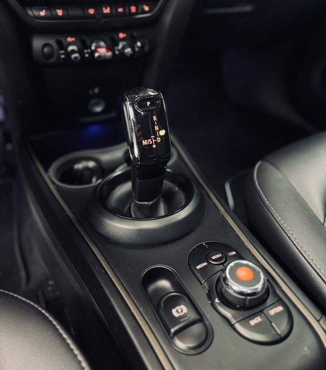 MINI Countryman Vehicle Full-screen Gallery Image 21