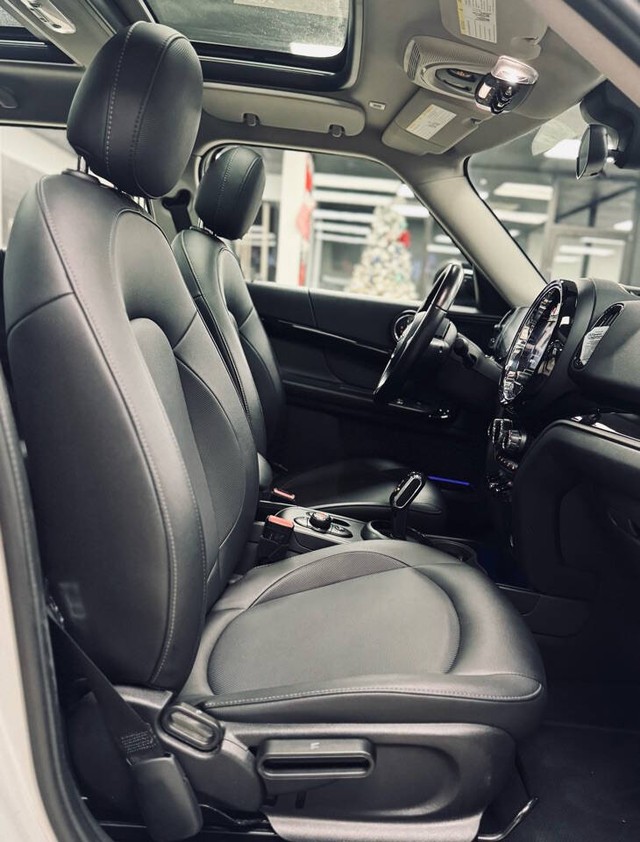 MINI Countryman Vehicle Full-screen Gallery Image 24