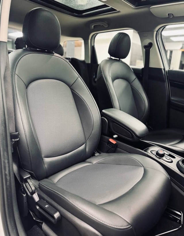 MINI Countryman Vehicle Full-screen Gallery Image 25