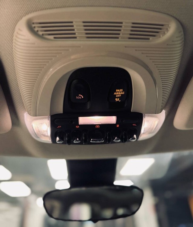 MINI Countryman Vehicle Full-screen Gallery Image 29