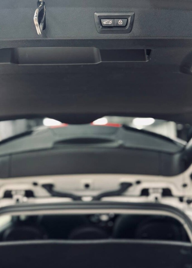 MINI Countryman Vehicle Full-screen Gallery Image 31