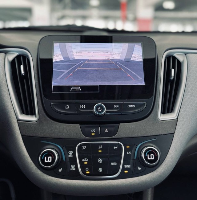 Chevrolet Malibu Vehicle Full-screen Gallery Image 18