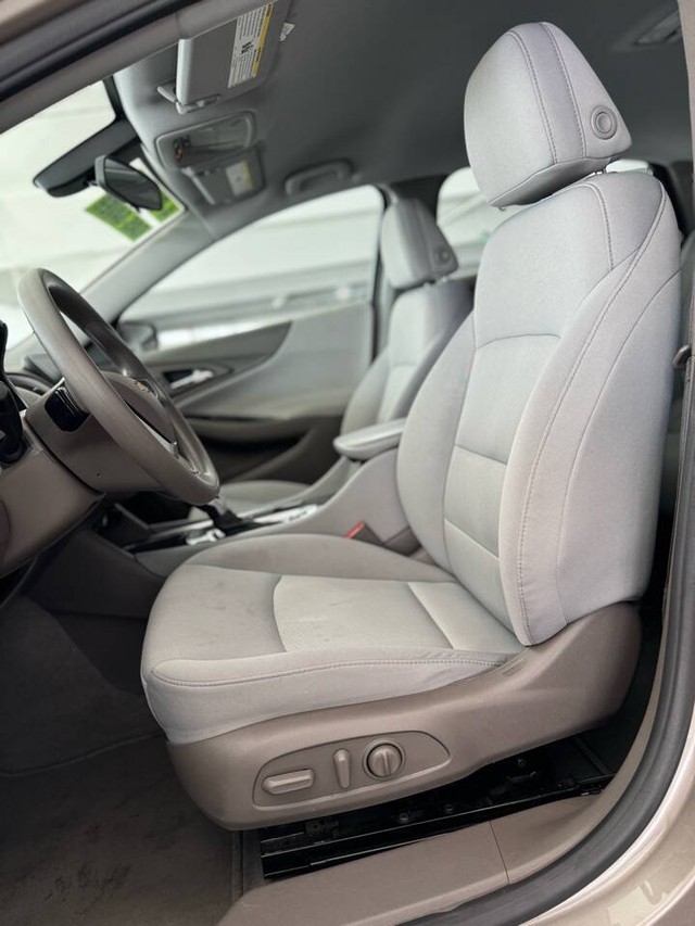 Chevrolet Malibu Vehicle Full-screen Gallery Image 21