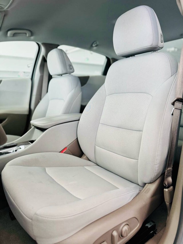 Chevrolet Malibu Vehicle Full-screen Gallery Image 22