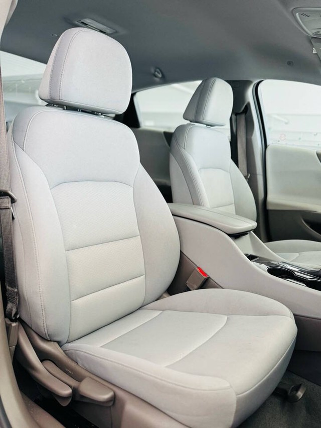 Chevrolet Malibu Vehicle Full-screen Gallery Image 24