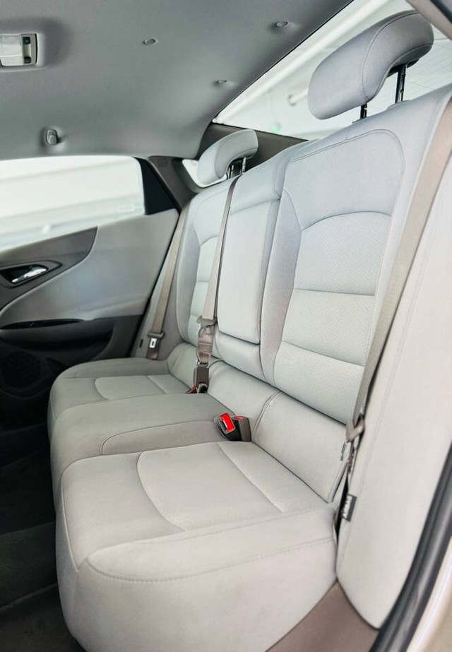 Chevrolet Malibu Vehicle Full-screen Gallery Image 26
