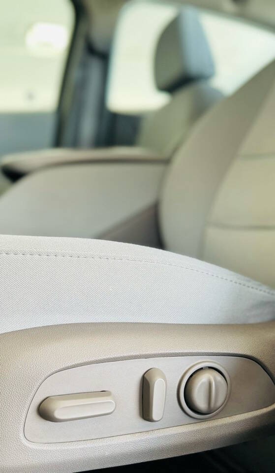 Chevrolet Malibu Vehicle Full-screen Gallery Image 27