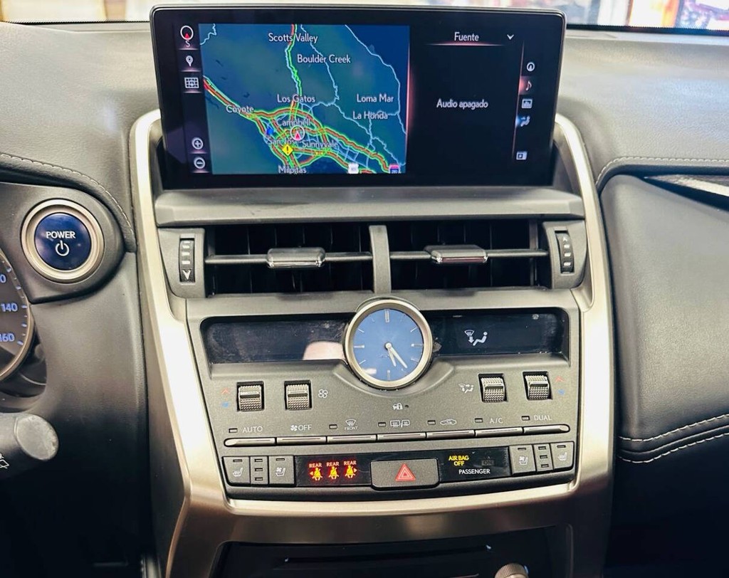 Lexus NX Vehicle Full-screen Gallery Image 12