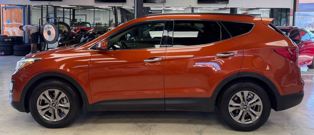 Hyundai Santa Fe Sport Vehicle Full-screen Gallery Image 06