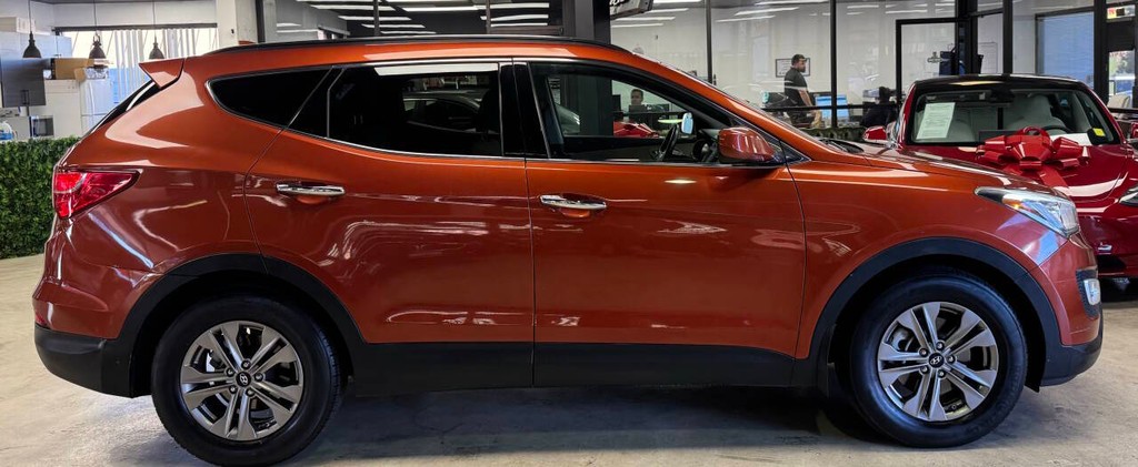 Hyundai Santa Fe Sport Vehicle Full-screen Gallery Image 07