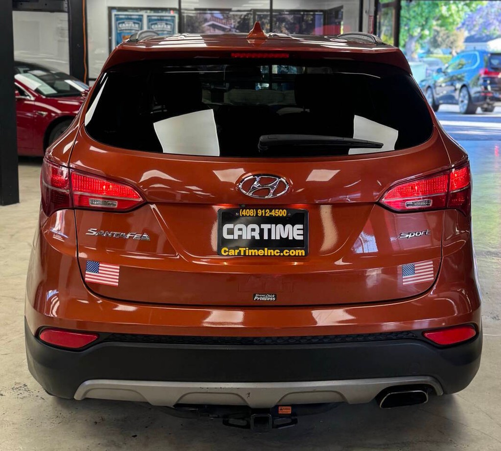 Hyundai Santa Fe Sport Vehicle Full-screen Gallery Image 09