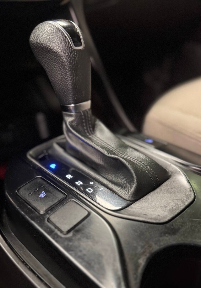 Hyundai Santa Fe Sport Vehicle Full-screen Gallery Image 19