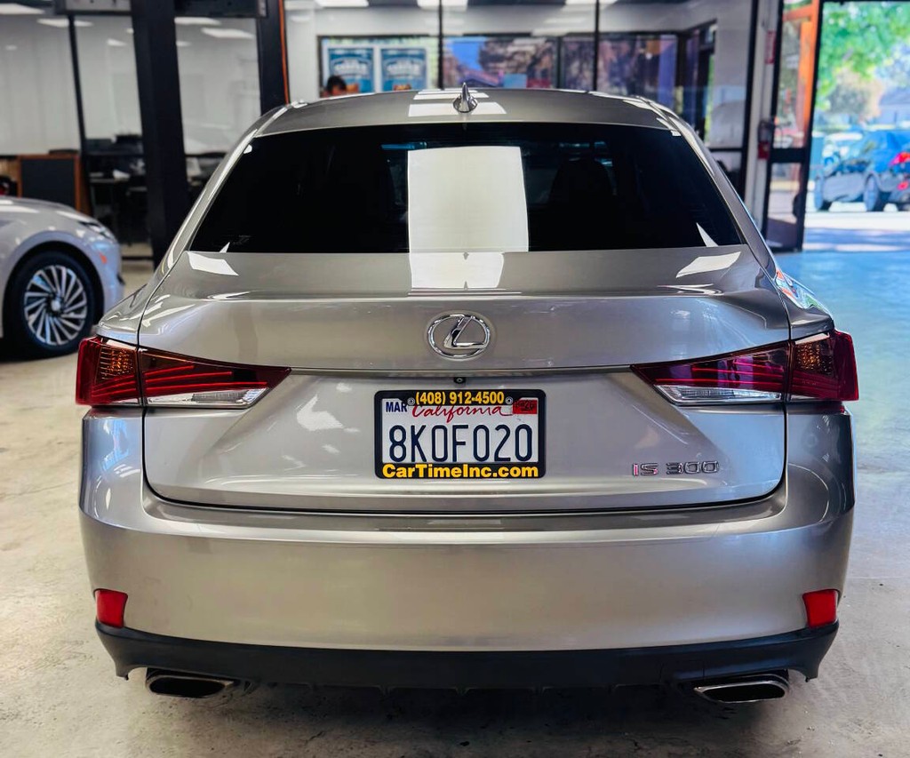 Lexus IS 300 Vehicle Full-screen Gallery Image 07