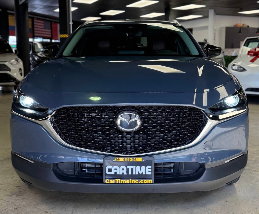 Mazda CX-30 Vehicle Full-screen Gallery Image 02