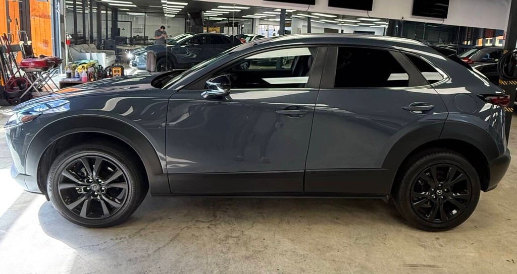 Mazda CX-30 Vehicle Full-screen Gallery Image 04