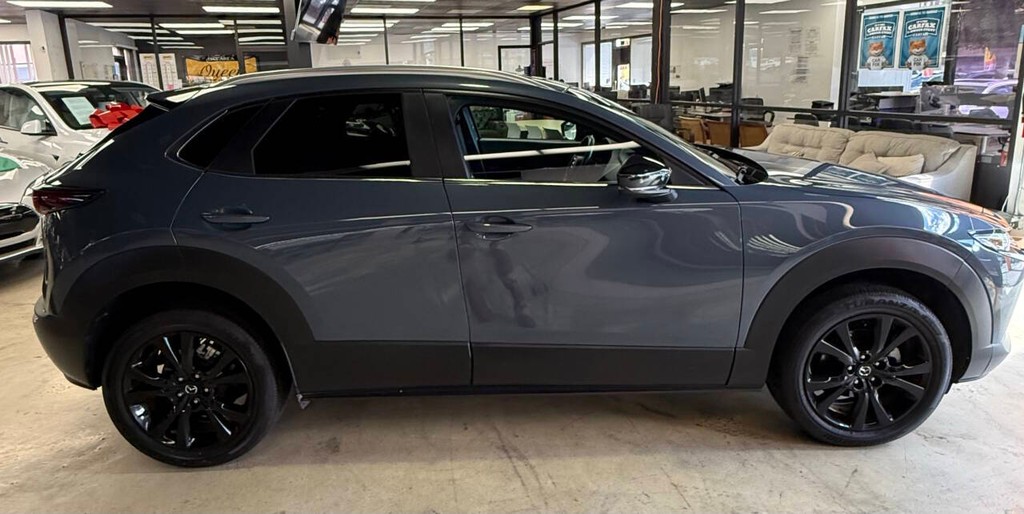 Mazda CX-30 Vehicle Full-screen Gallery Image 05