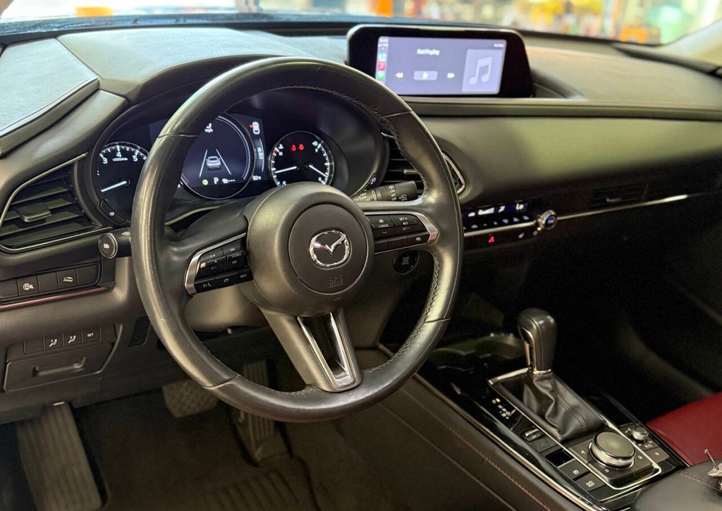 Mazda CX-30 Vehicle Full-screen Gallery Image 09