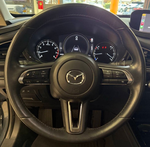 Mazda CX-30 Vehicle Full-screen Gallery Image 10