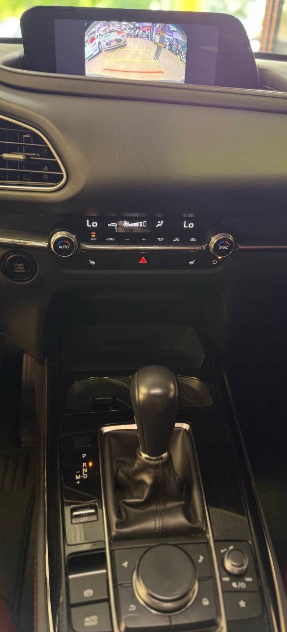 Mazda CX-30 Vehicle Full-screen Gallery Image 11