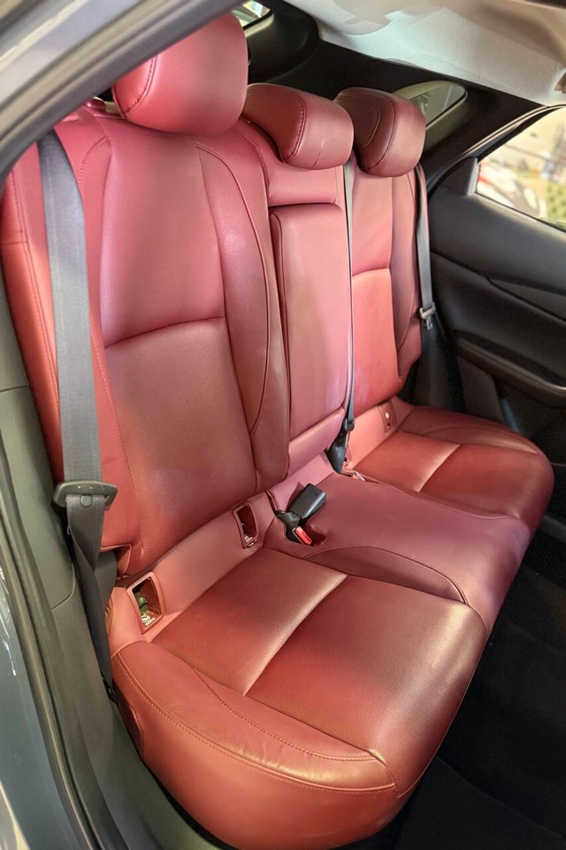 Mazda CX-30 Vehicle Full-screen Gallery Image 14