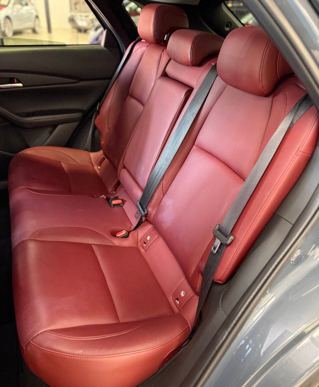 Mazda CX-30 Vehicle Full-screen Gallery Image 15