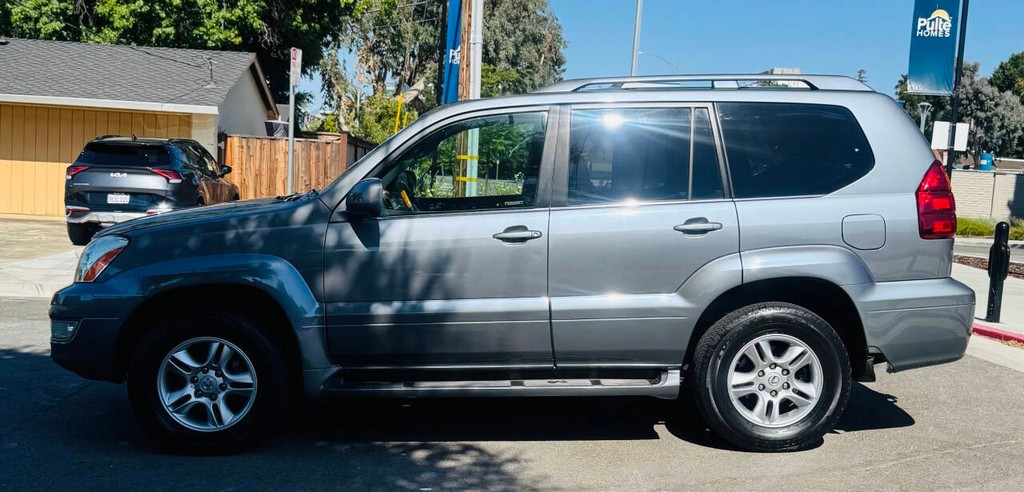 Lexus GX 470 Vehicle Full-screen Gallery Image 03