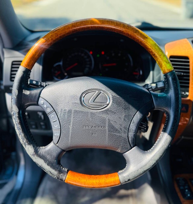 Lexus GX 470 Vehicle Full-screen Gallery Image 09