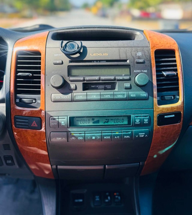 Lexus GX 470 Vehicle Full-screen Gallery Image 10