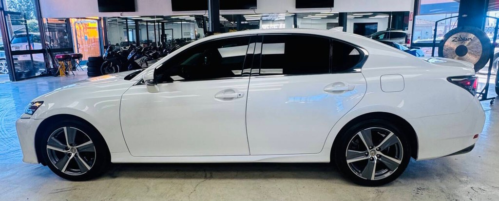 Lexus GS 350 Vehicle Full-screen Gallery Image 04