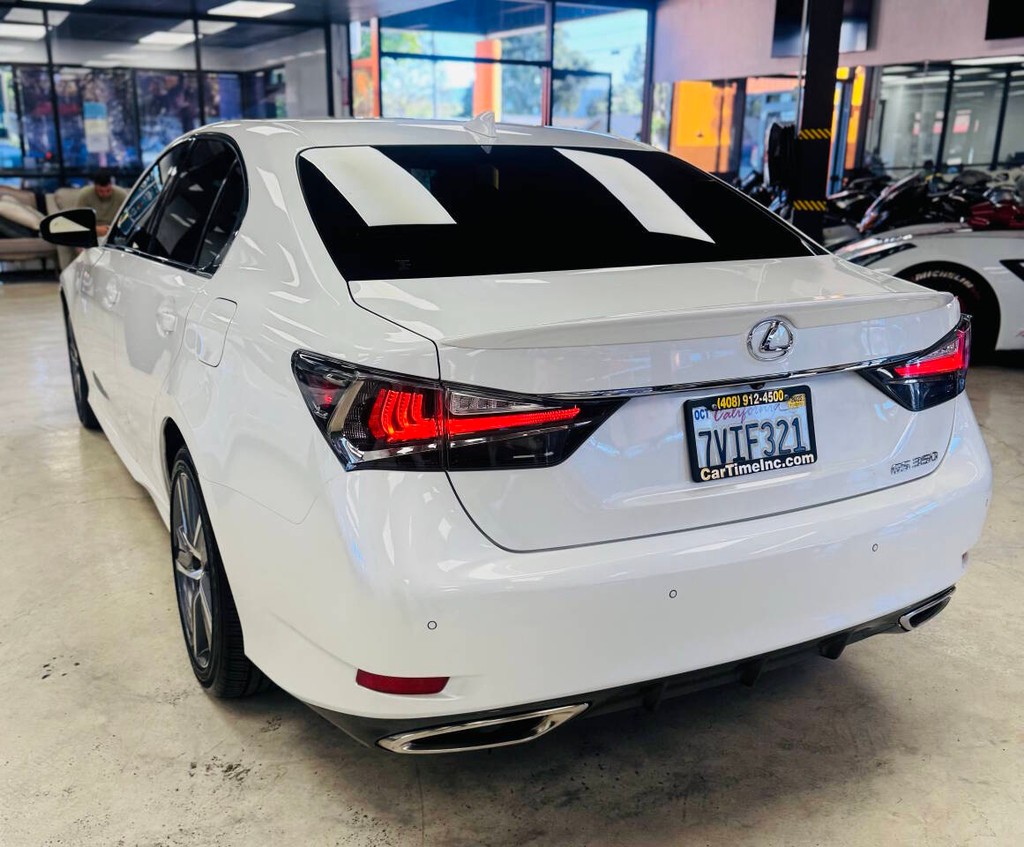 Lexus GS 350 Vehicle Full-screen Gallery Image 06