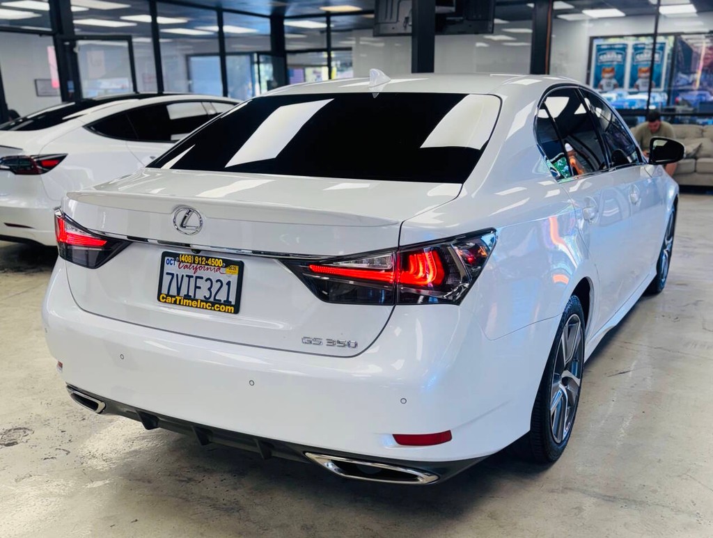 Lexus GS 350 Vehicle Full-screen Gallery Image 08