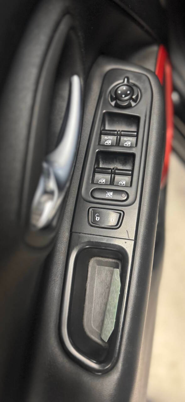 Jeep Renegade Vehicle Full-screen Gallery Image 15