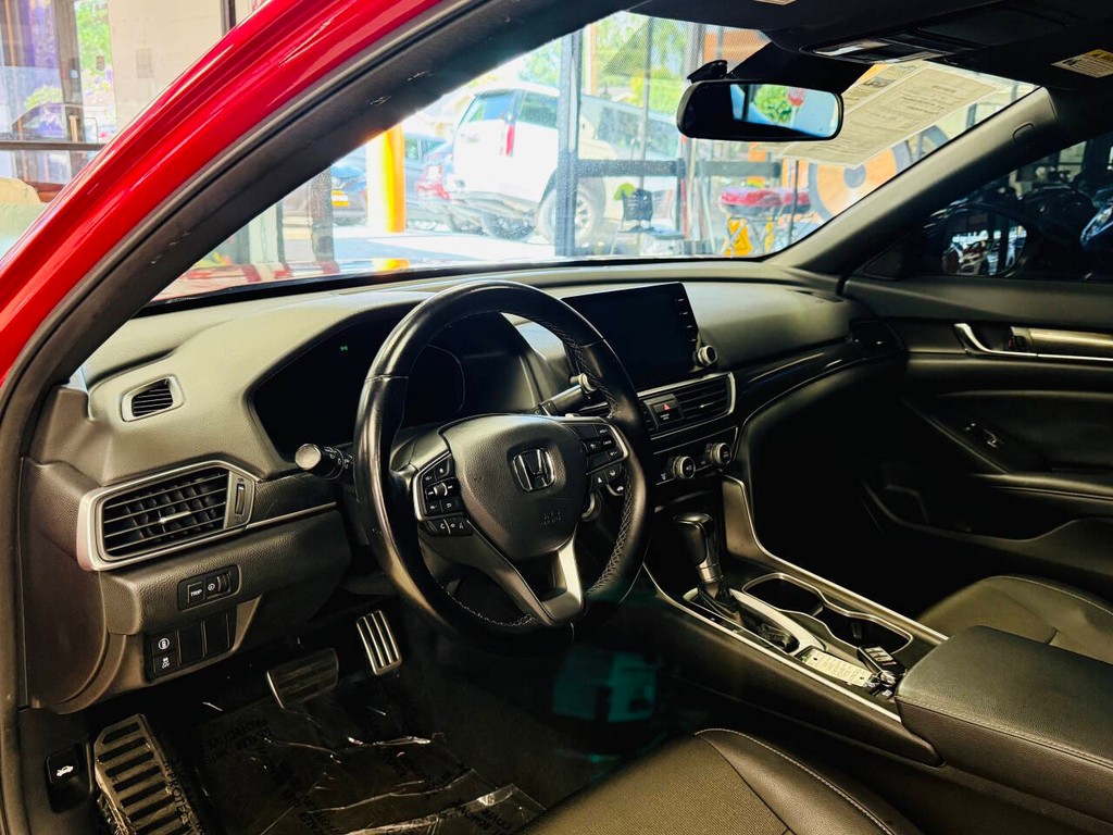 Honda Accord Vehicle Full-screen Gallery Image 08