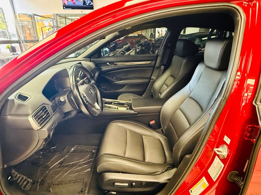 Honda Accord Vehicle Full-screen Gallery Image 09