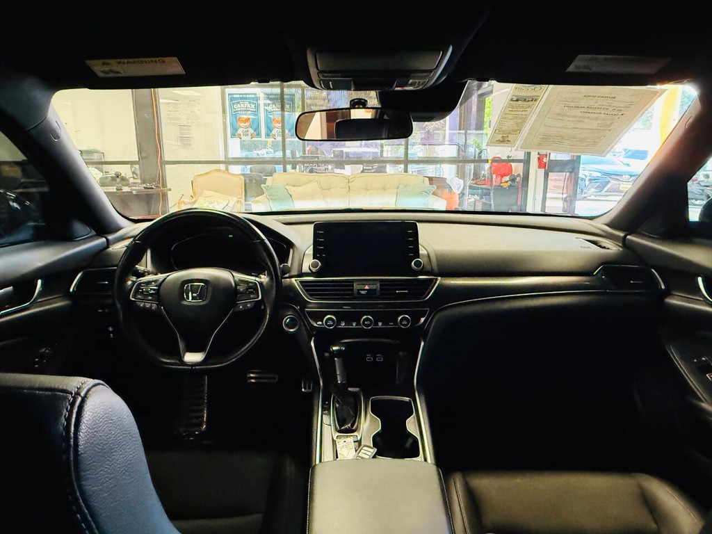 Honda Accord Vehicle Full-screen Gallery Image 11