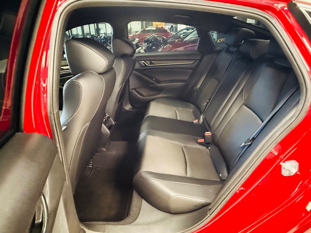 Honda Accord Vehicle Full-screen Gallery Image 12