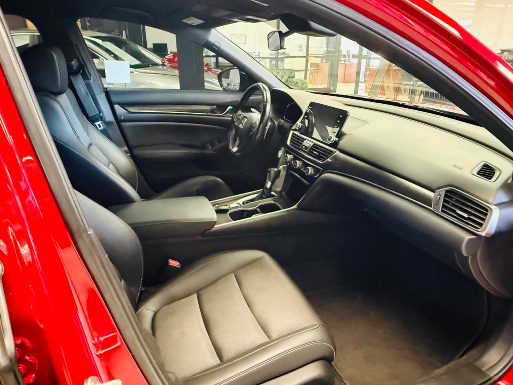 Honda Accord Vehicle Full-screen Gallery Image 13
